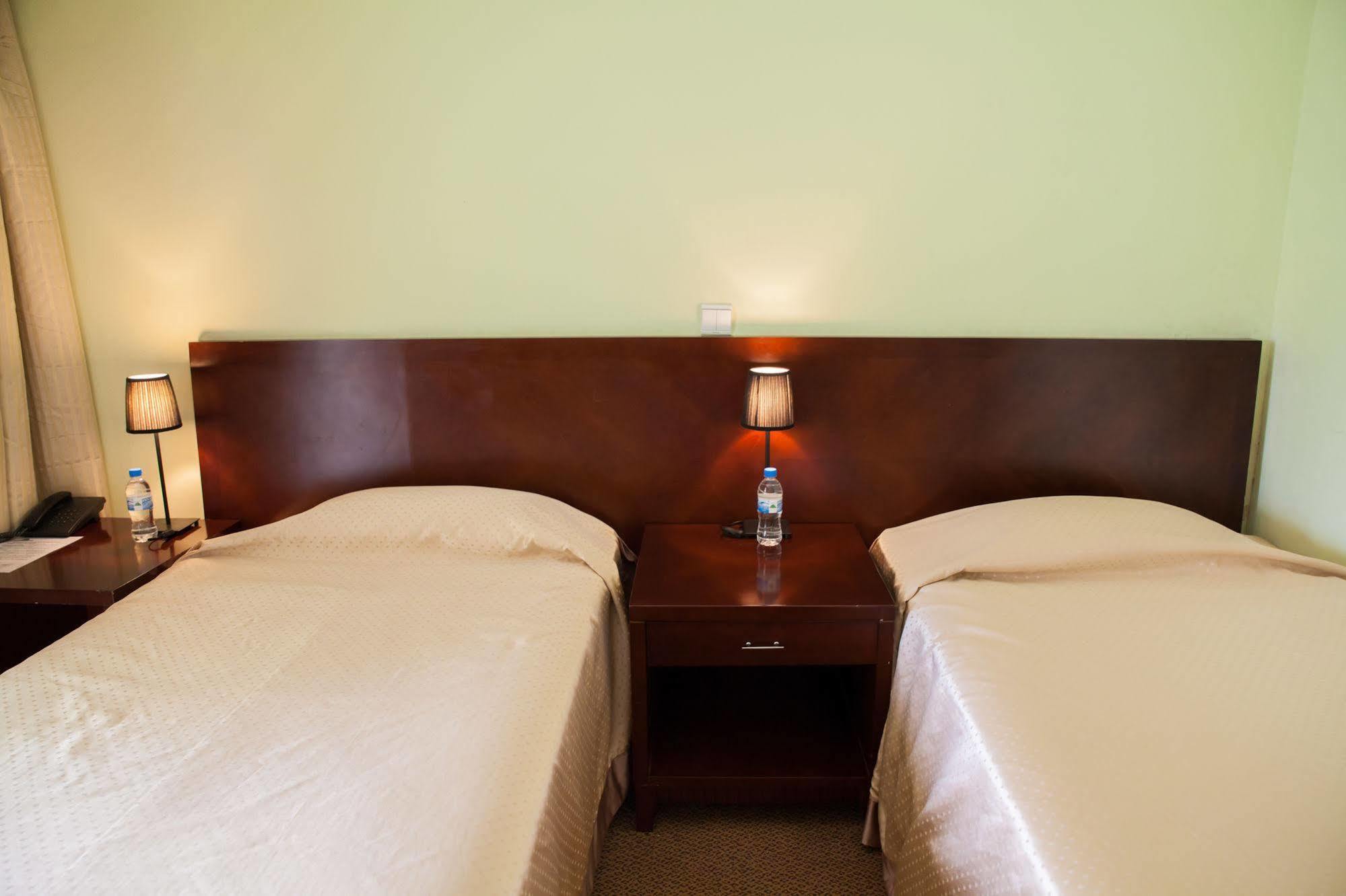 Gorillas Volcanoes Hotel ルヘンゲリ エクステリア 写真